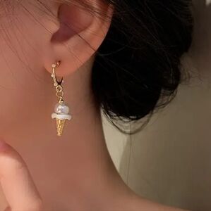 Elegant Gold Pearl Drop Earrings